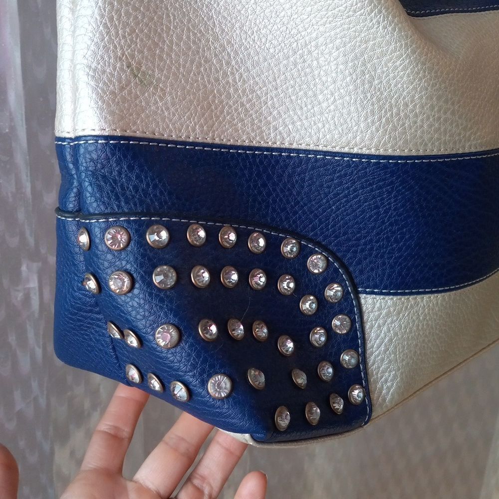 Beautiful Unbranded Shoulder Purse - Picture 2 of 11